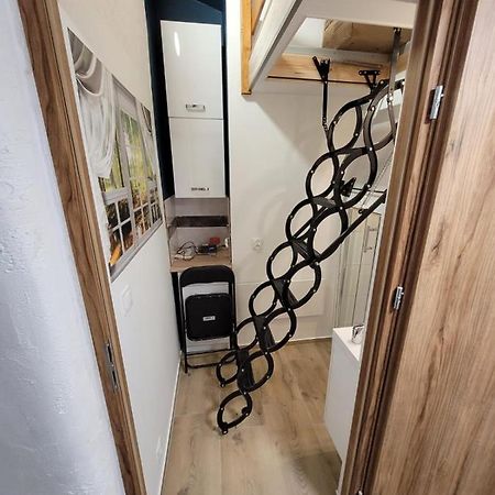 Micro Apartments 2,5 Qm - Najmniejsze Apartamenty Swiata 2,5 Mkw Krasków Eksteriør bilde