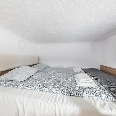 Micro Apartments 2,5 Qm - Najmniejsze Apartamenty Swiata 2,5 Mkw Krasków Eksteriør bilde