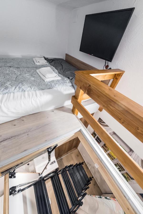 Micro Apartments 2,5 Qm - Najmniejsze Apartamenty Swiata 2,5 Mkw Krasków Eksteriør bilde