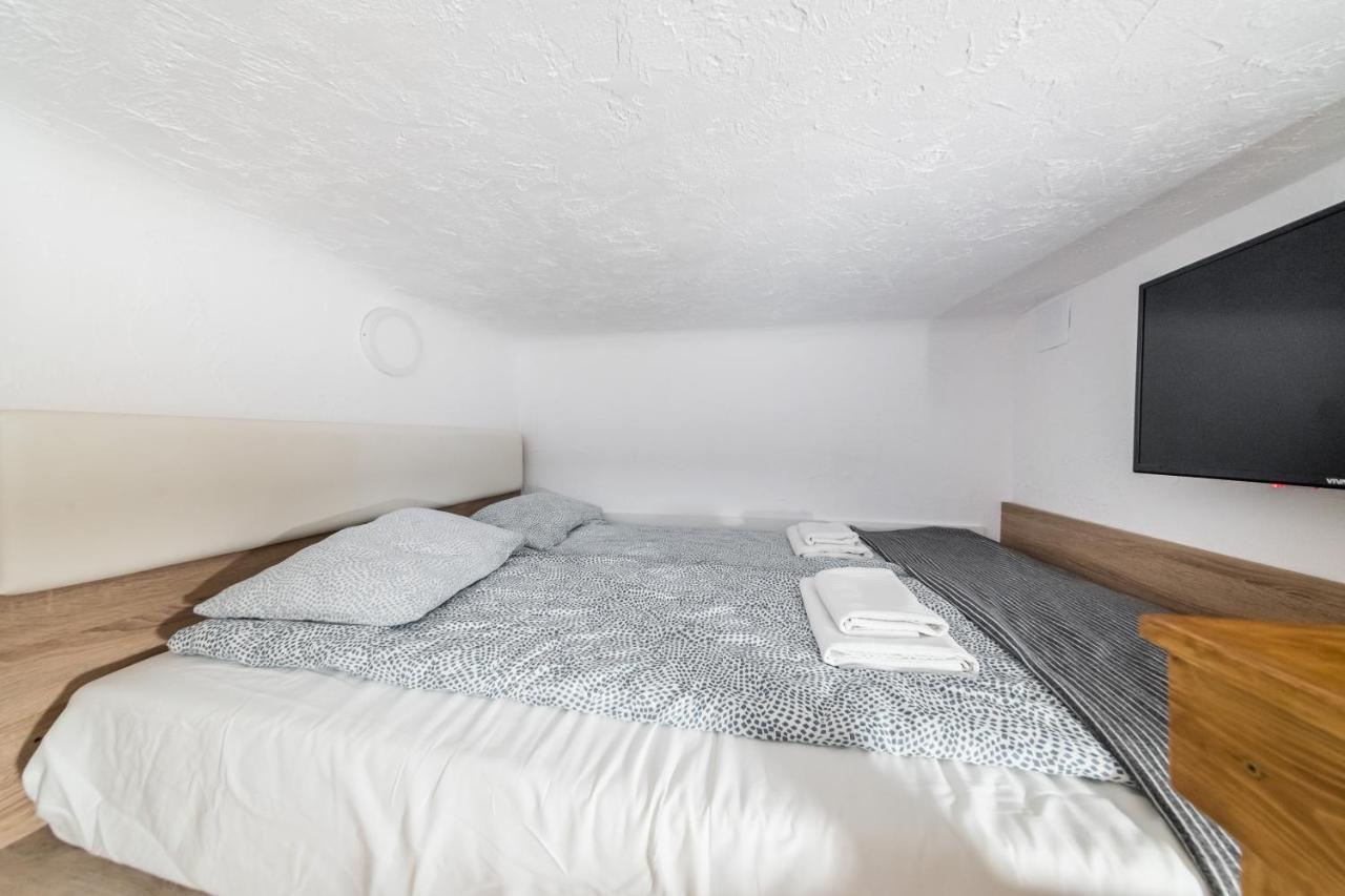 Micro Apartments 2,5 Qm - Najmniejsze Apartamenty Swiata 2,5 Mkw Krasków Eksteriør bilde