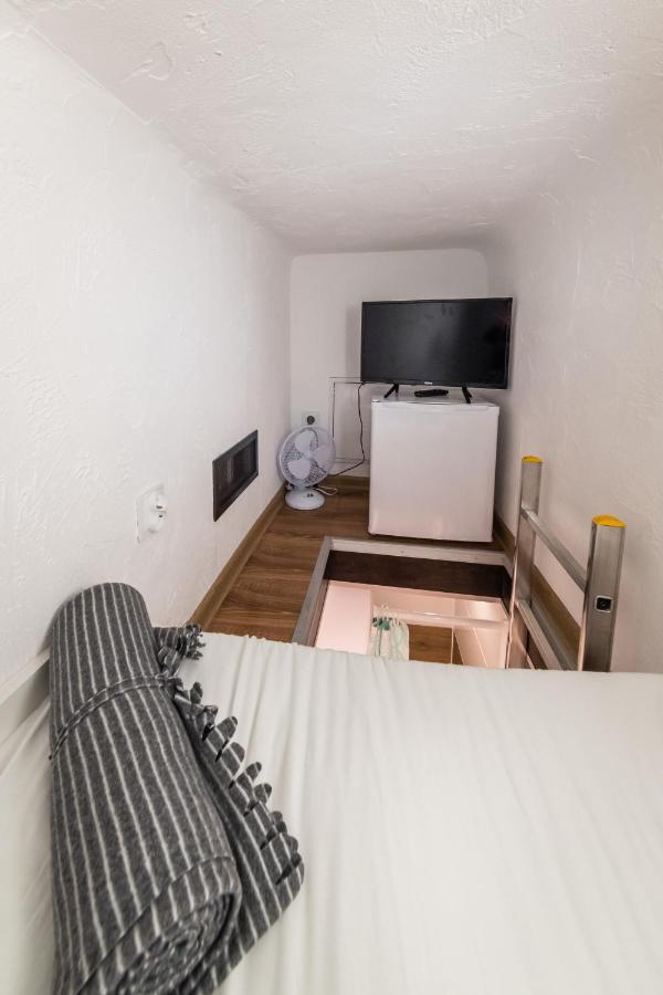 Micro Apartments 2,5 Qm - Najmniejsze Apartamenty Swiata 2,5 Mkw Krasków Eksteriør bilde