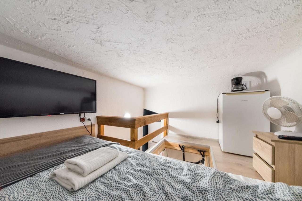 Micro Apartments 2,5 Qm - Najmniejsze Apartamenty Swiata 2,5 Mkw Krasków Eksteriør bilde