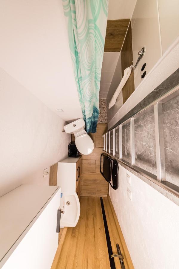 Micro Apartments 2,5 Qm - Najmniejsze Apartamenty Swiata 2,5 Mkw Krasków Eksteriør bilde