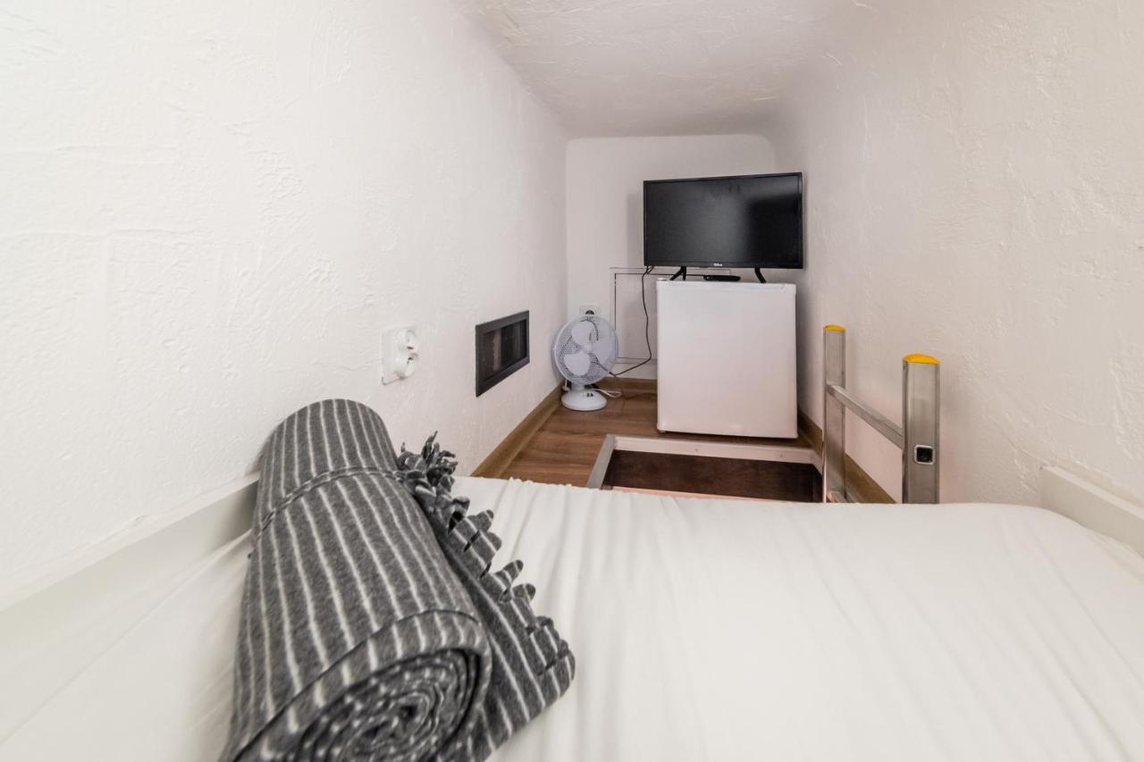 Micro Apartments 2,5 Qm - Najmniejsze Apartamenty Swiata 2,5 Mkw Krasków Eksteriør bilde