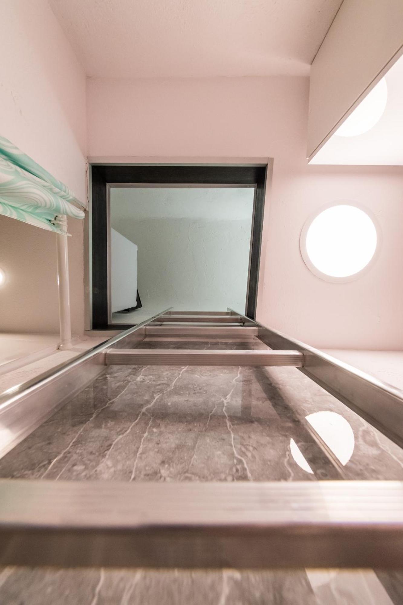 Micro Apartments 2,5 Qm - Najmniejsze Apartamenty Swiata 2,5 Mkw Krasków Eksteriør bilde